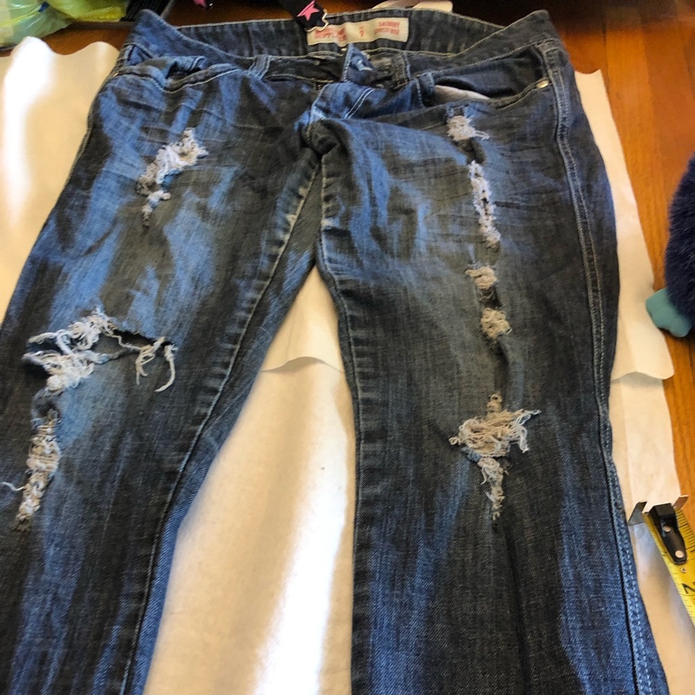 Distressed skinny Mossimo jean sizes 9